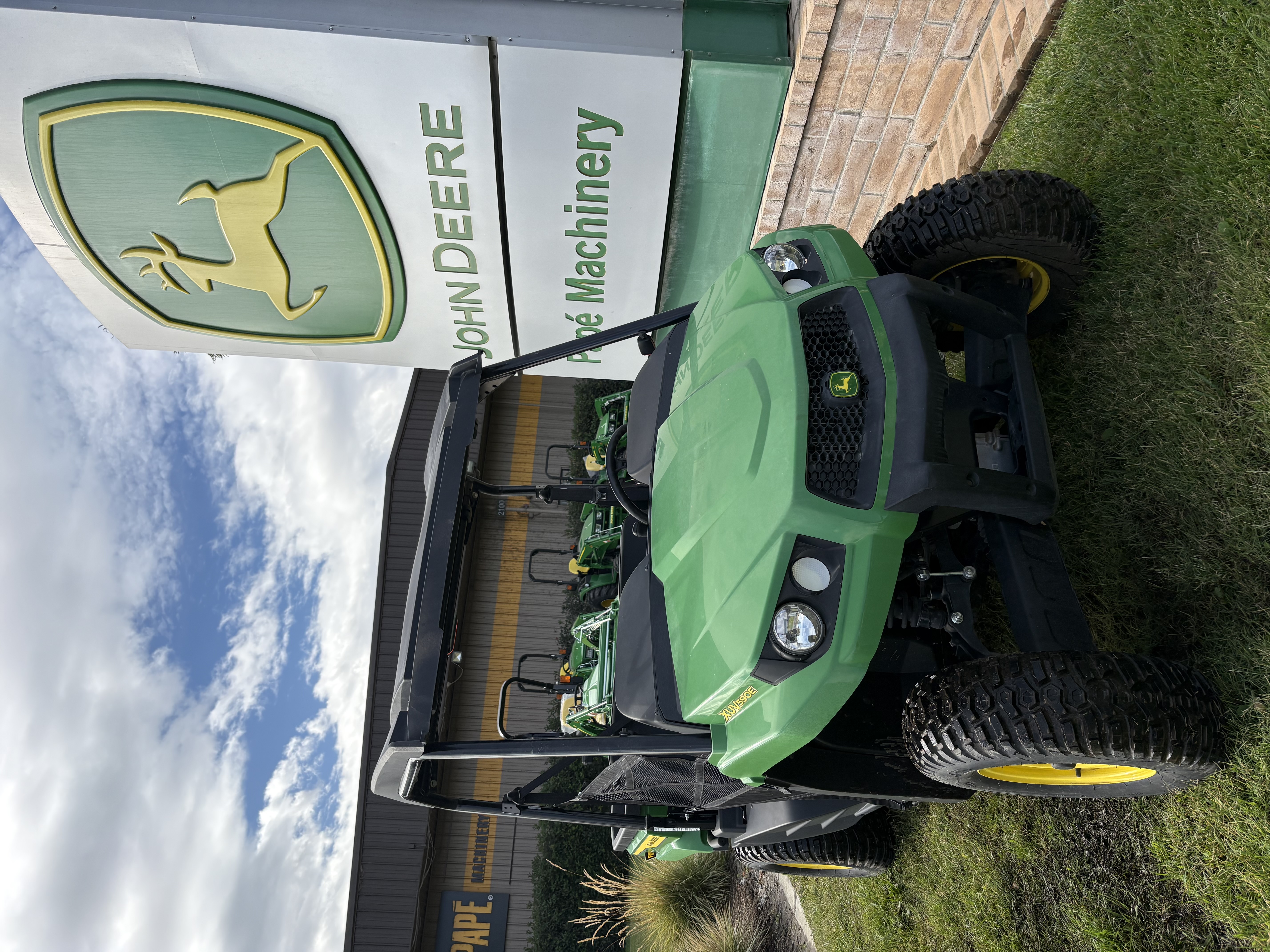 2023 John Deere 590E
