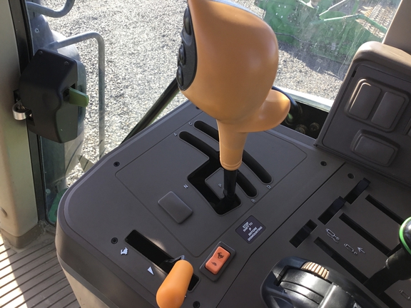 2016 John Deere 6130M