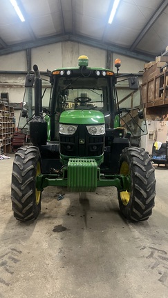 2017 John Deere 6120M