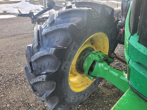 2017 John Deere 6110M