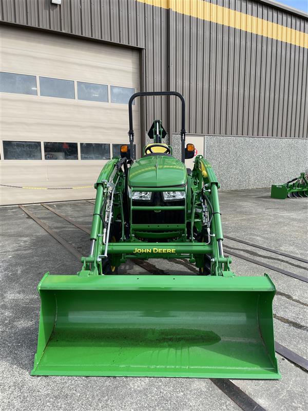 2023 John Deere 3033R