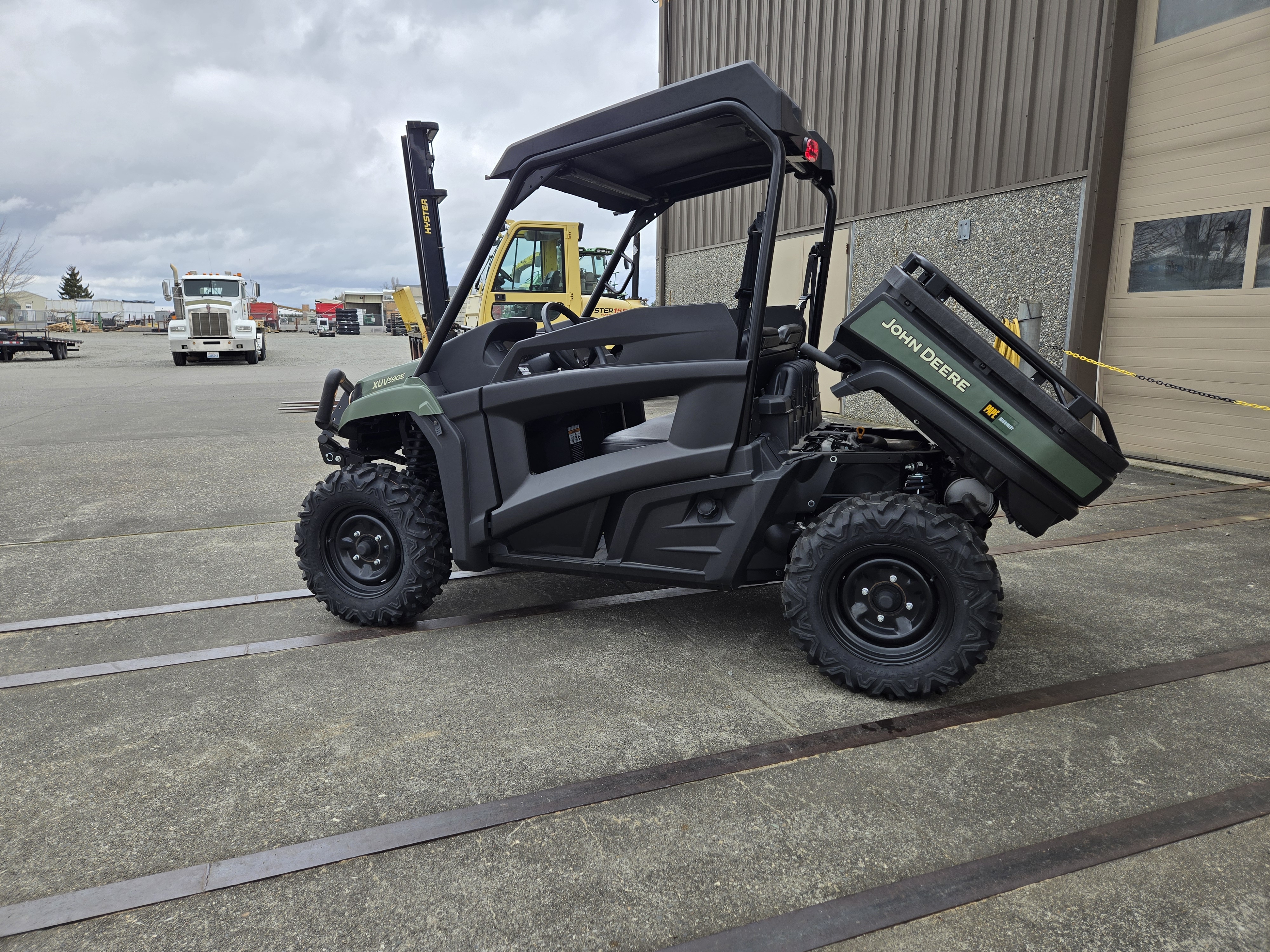 2023 John Deere 590E