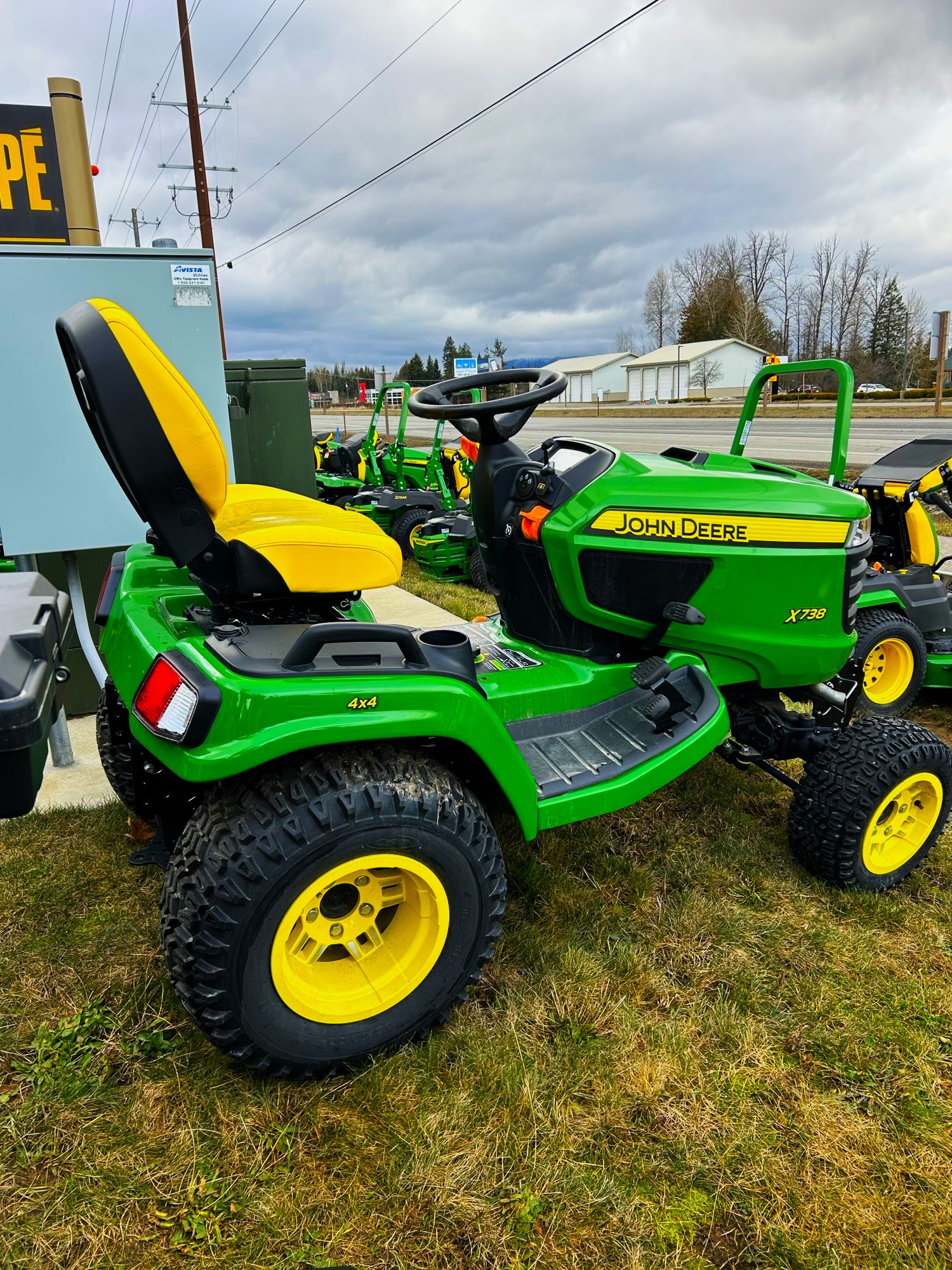 2024 John Deere X738
