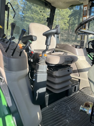 2016 John Deere 5085M