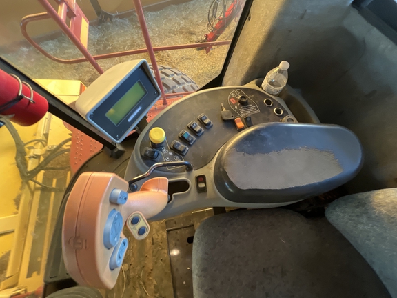 2009 New Holland H8080