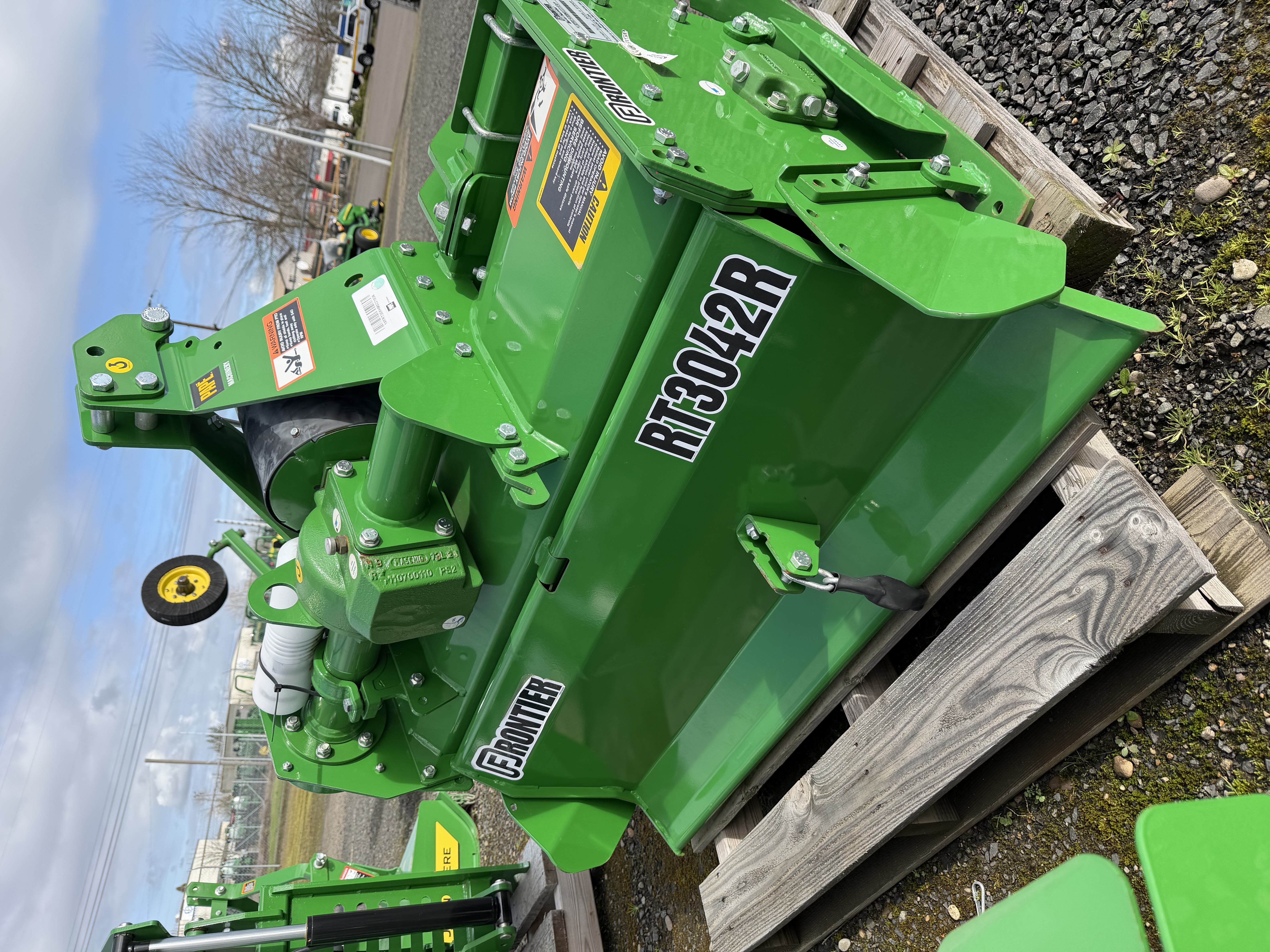 2022 Frontier RT3042