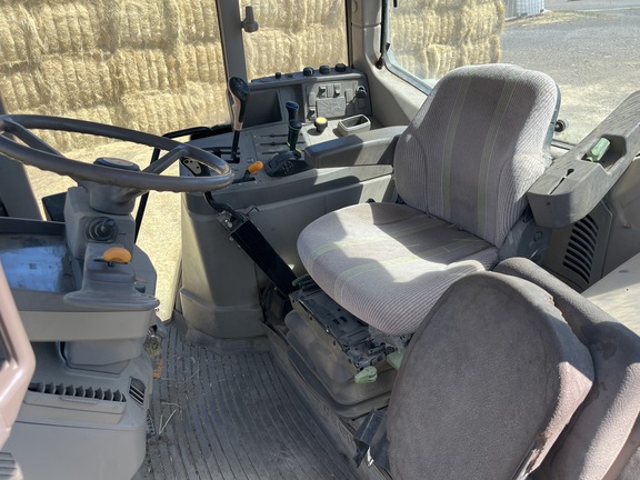 2010 John Deere 7230