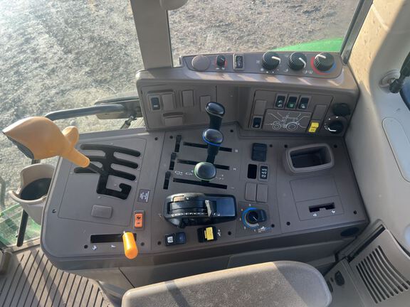 2017 John Deere 6120M