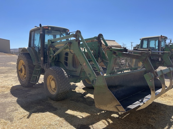 2010 John Deere 7230