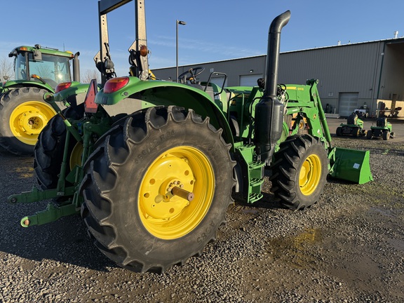 2017 John Deere 6130M