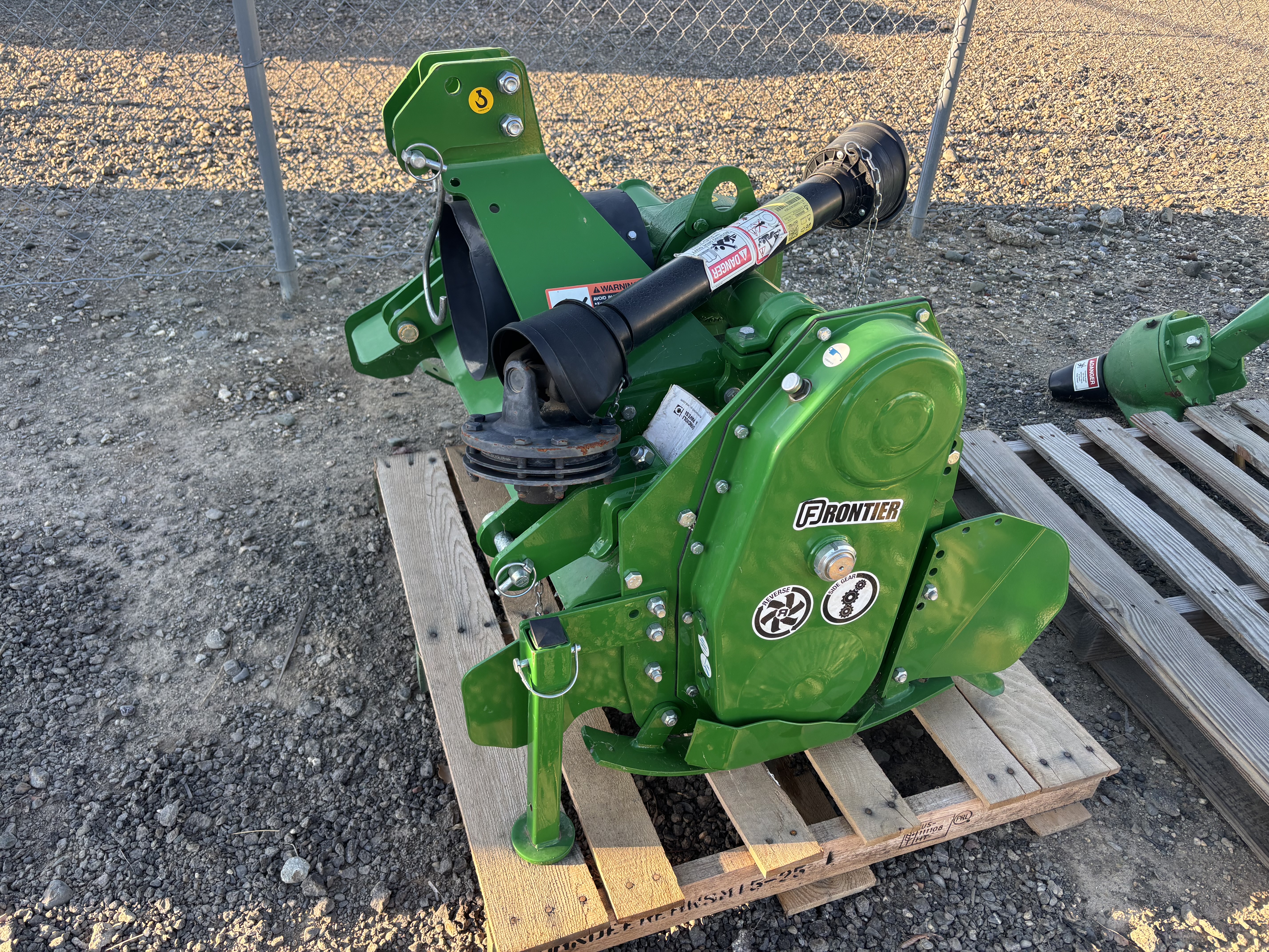 2022 Frontier RT3042