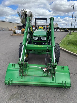 2016 John Deere 6130M