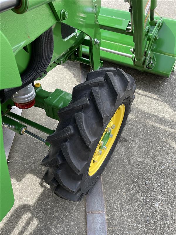 2023 John Deere 3033R