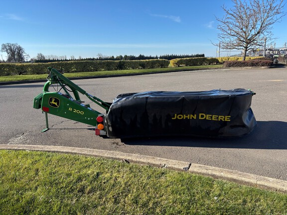 2021 John Deere R200