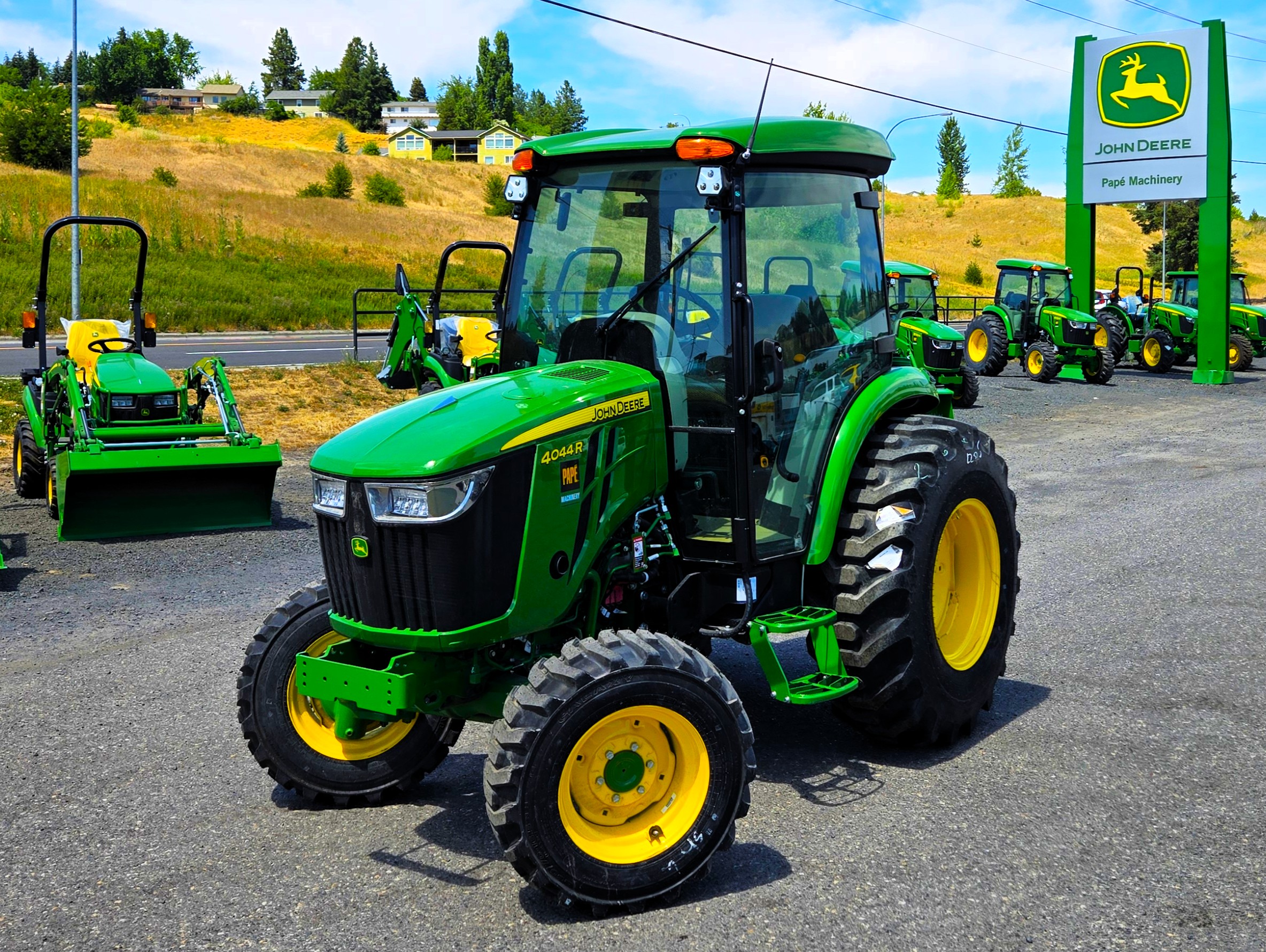 2024 John Deere 4044RC