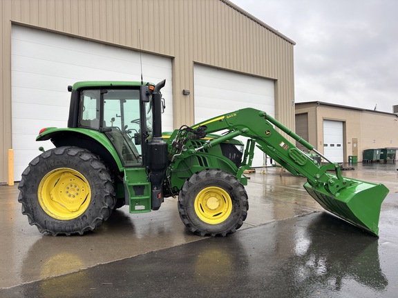 2017 John Deere 6110M
