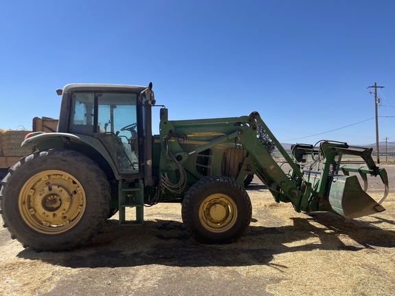 2010 John Deere 7230
