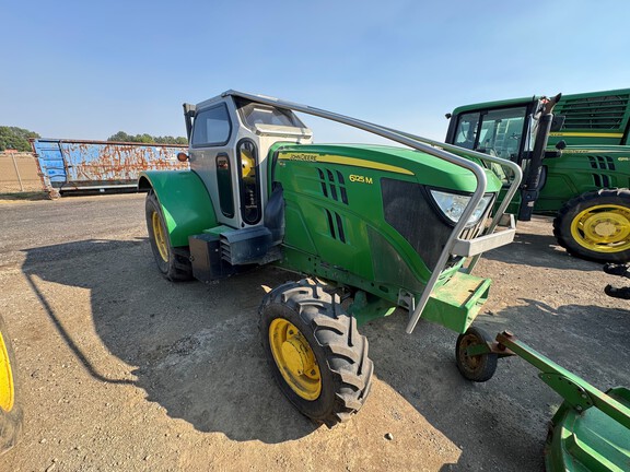 2016 John Deere 6125M