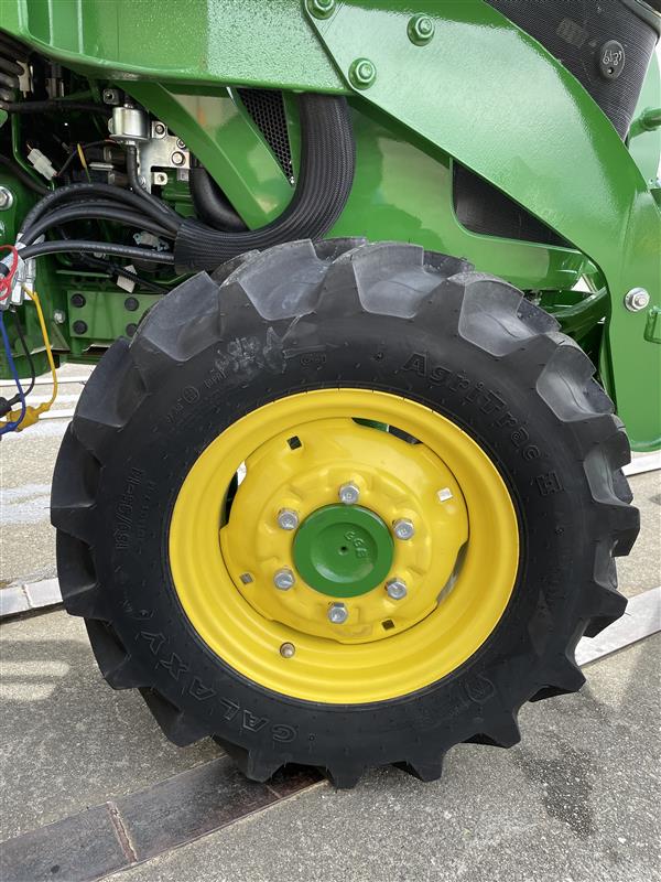 2023 John Deere 3033R