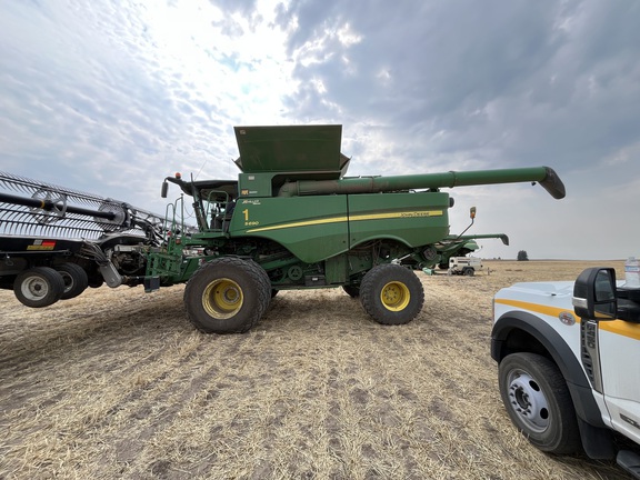 2015 John Deere S690