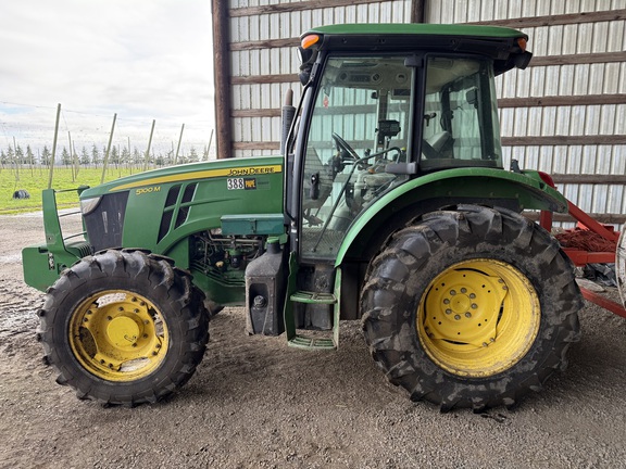 2016 John Deere 5100M