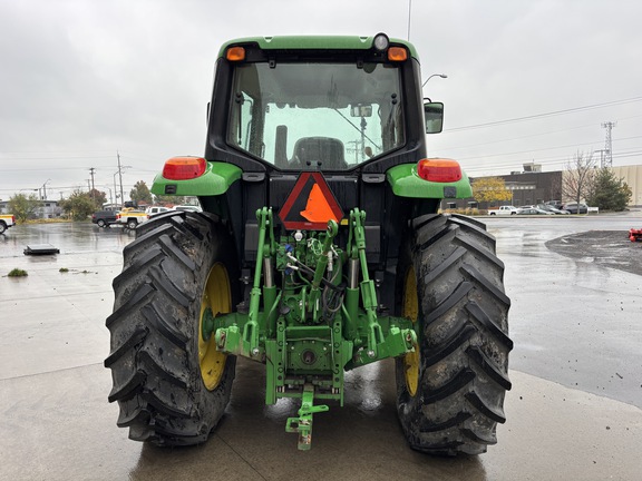 2017 John Deere 6110M