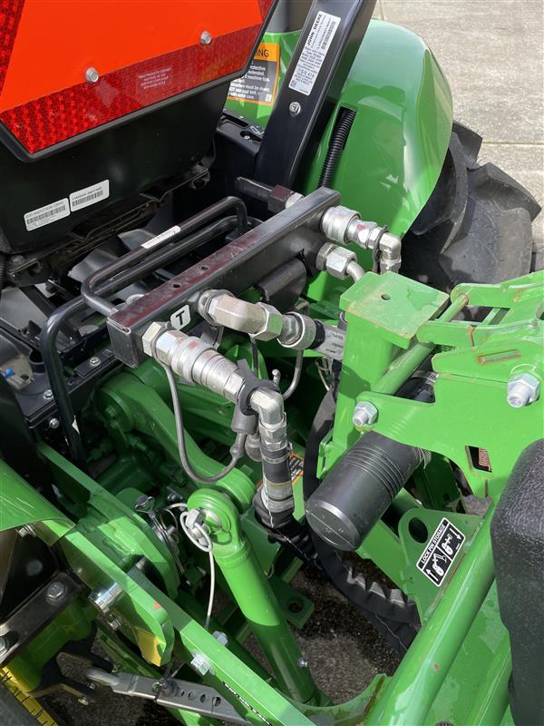 2023 John Deere 3033R