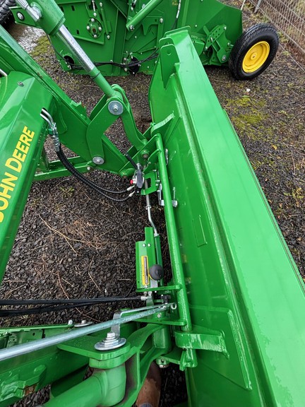 2023 John Deere 680R