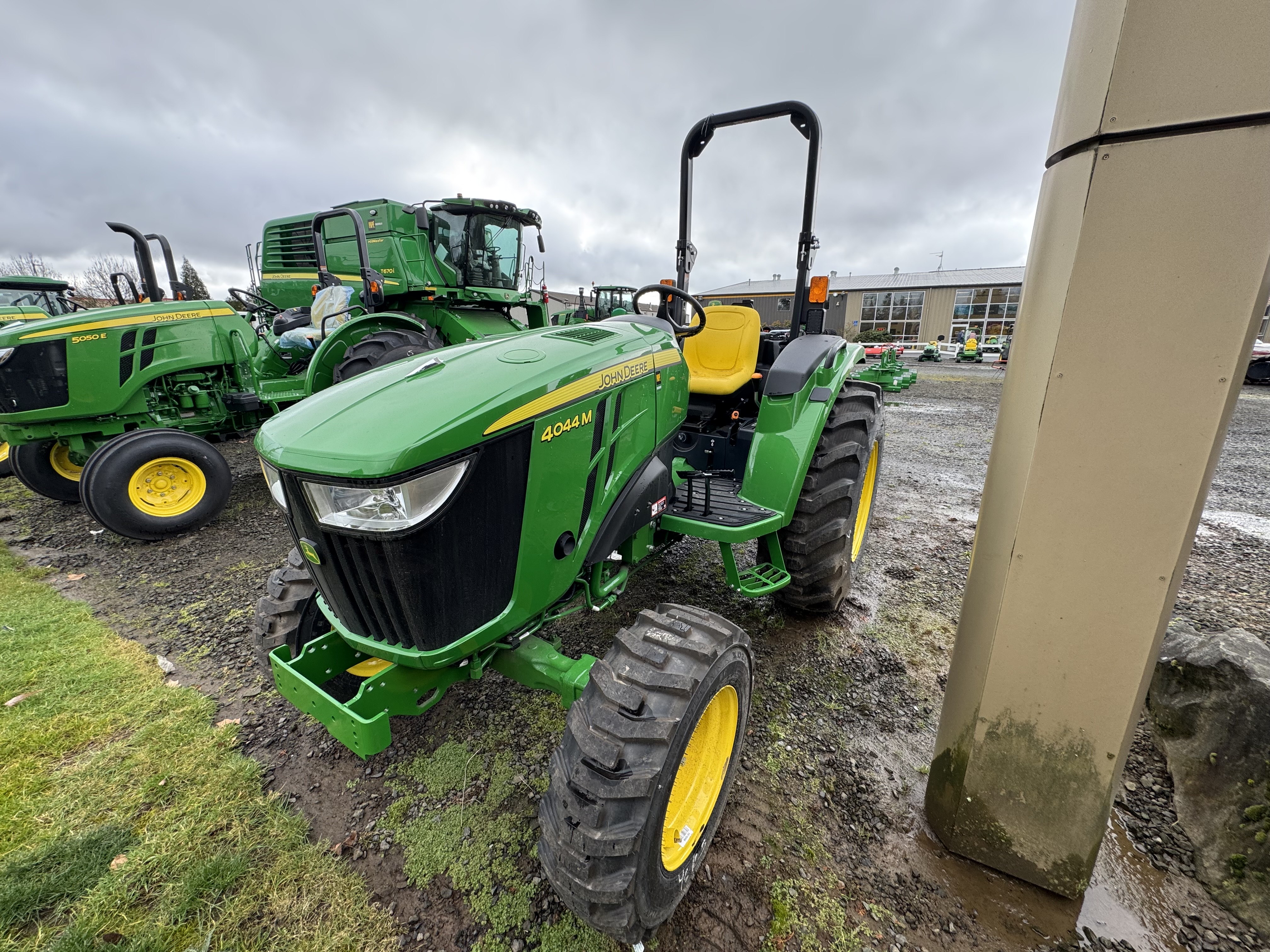 2025 John Deere 4044M