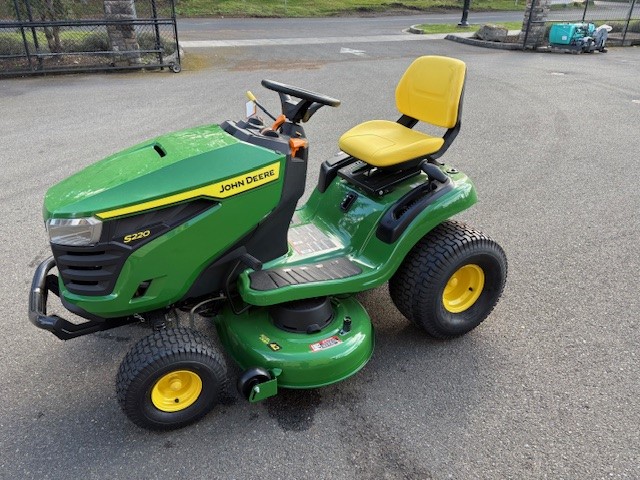 2025 John Deere S220