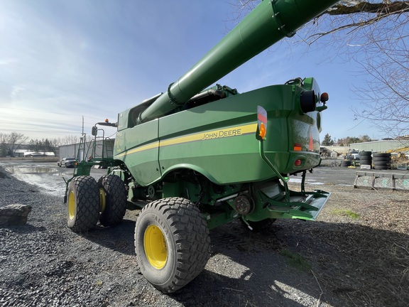 2015 John Deere S690