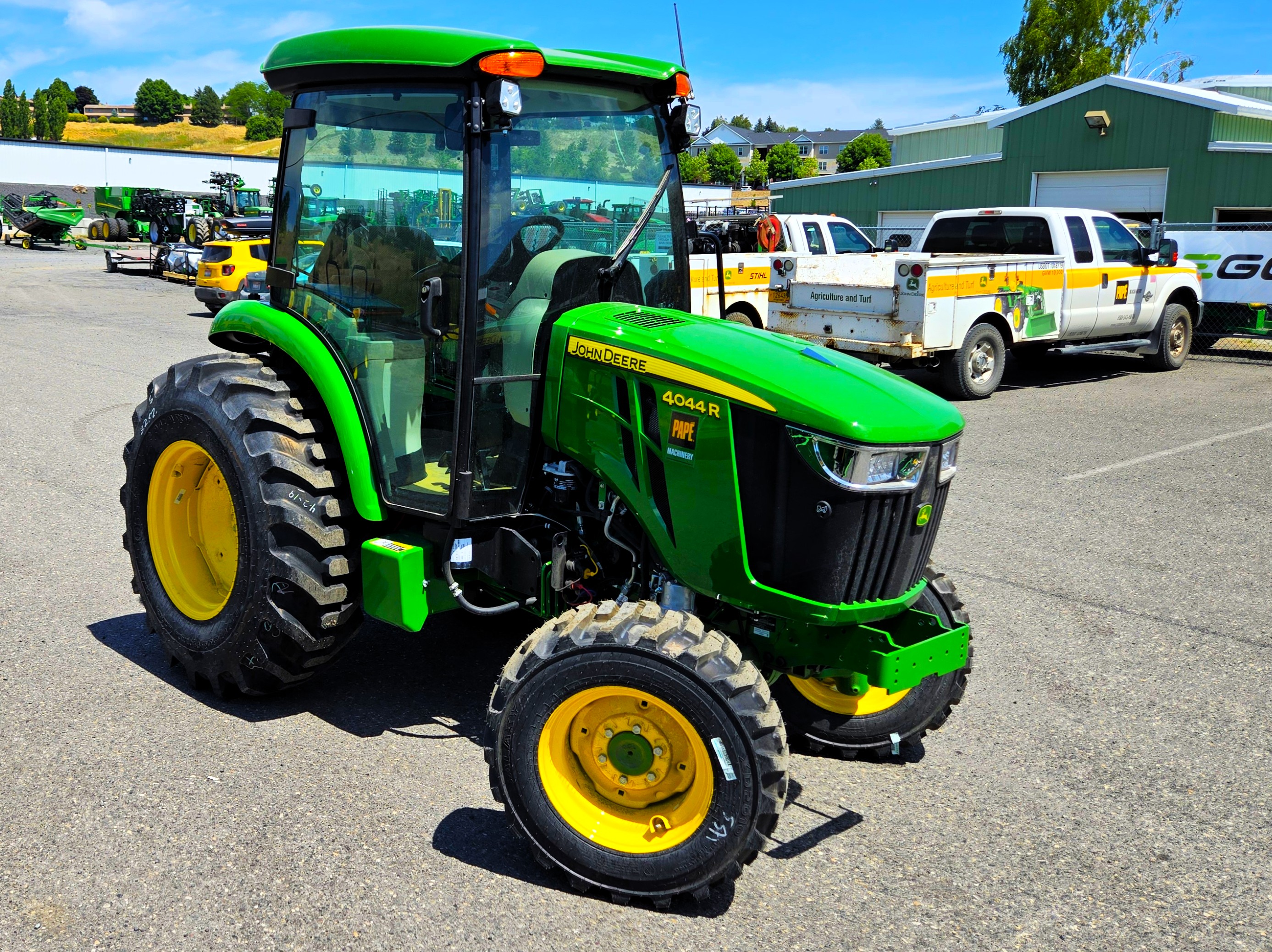 2024 John Deere 4044RC