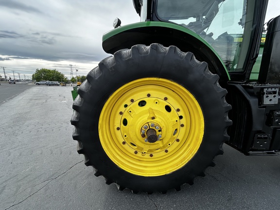 2018 John Deere 7230R