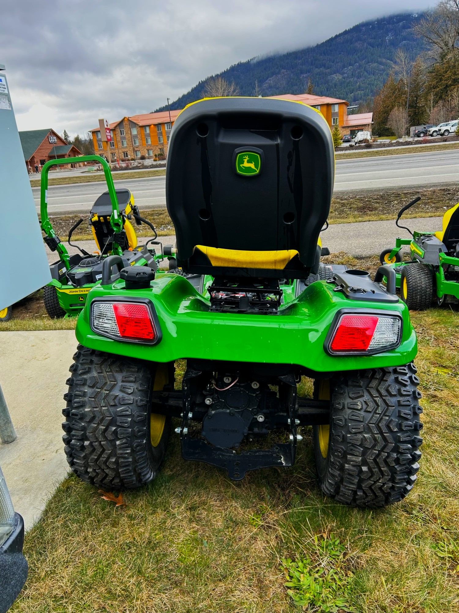 2024 John Deere X738