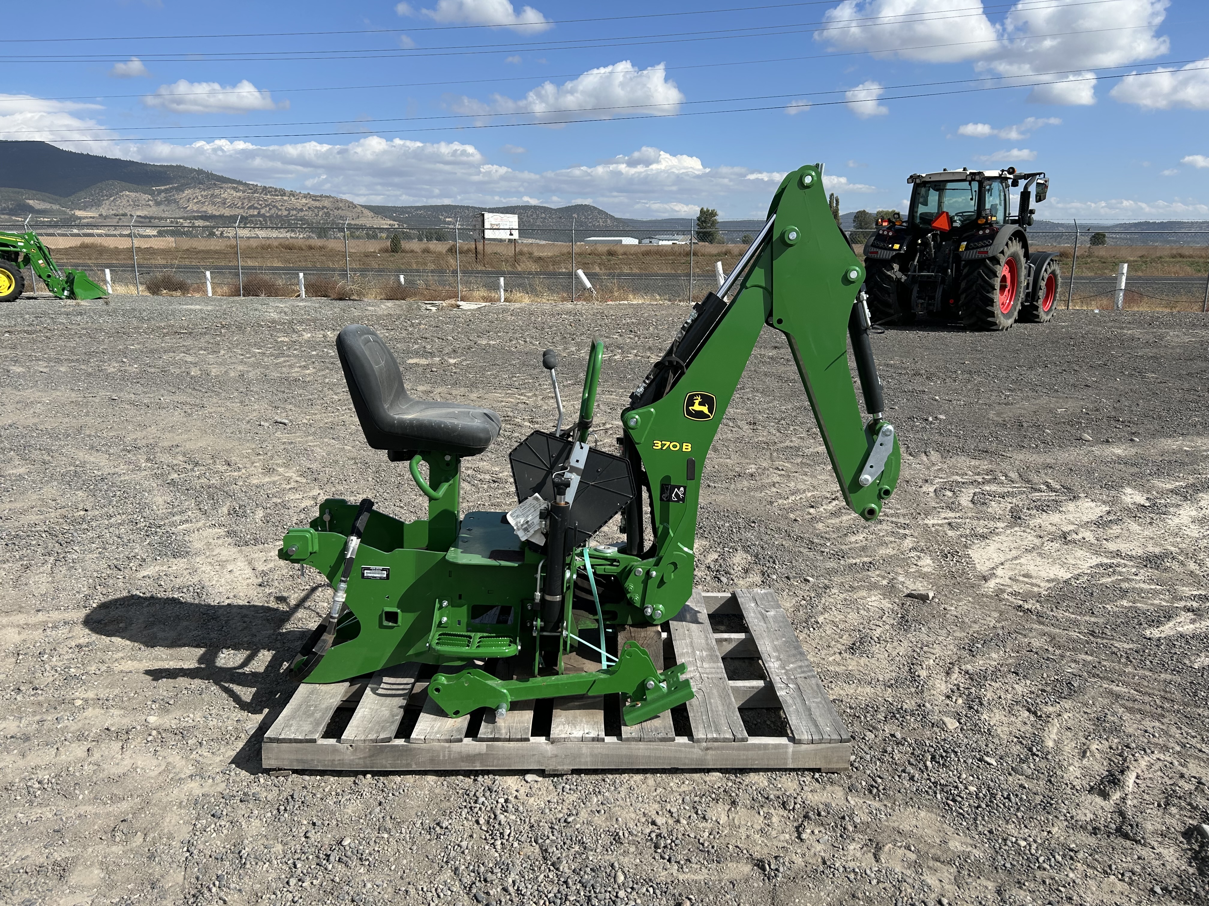 2023 John Deere 370B
