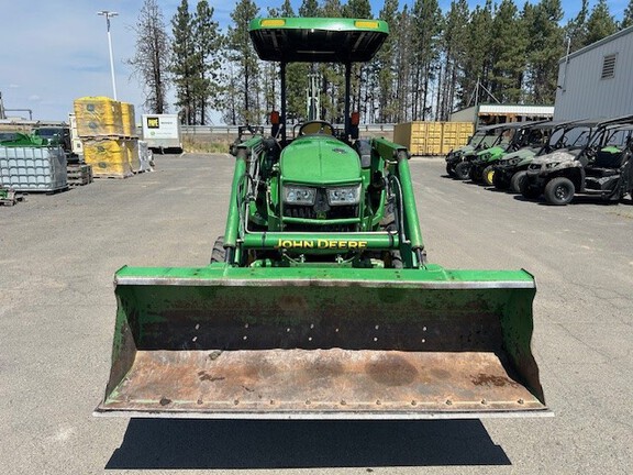 2015 John Deere 4052M