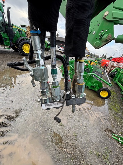 2023 John Deere 680R