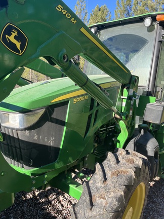 2016 John Deere 5085M