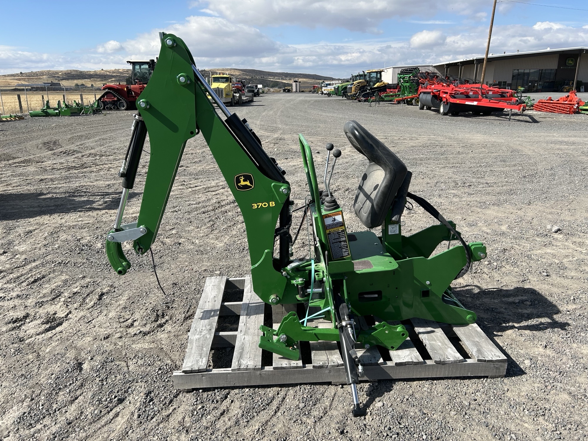 2023 John Deere 370B