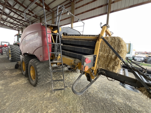 2023 New Holland 340+