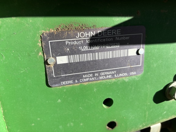 2017 John Deere 6110M