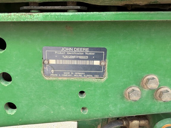 2016 John Deere 6125M