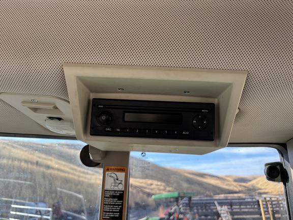 2017 John Deere 6110M