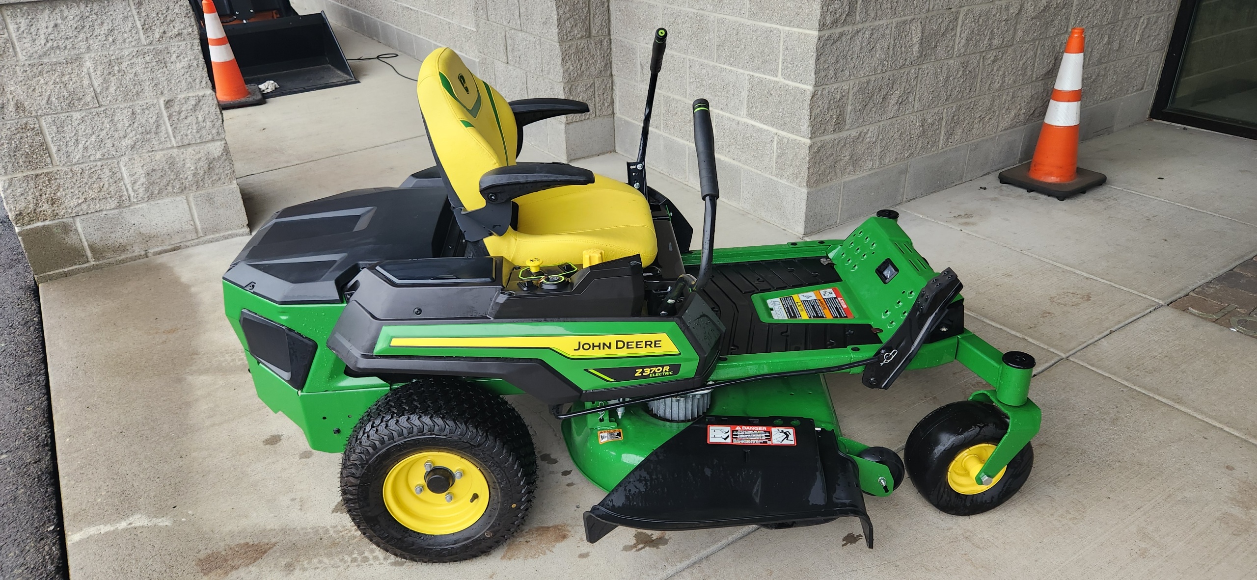 2024 John Deere Z370R
