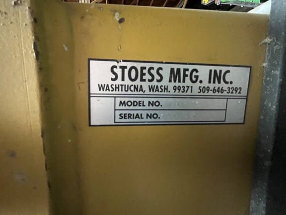 2011 John Deere 630R