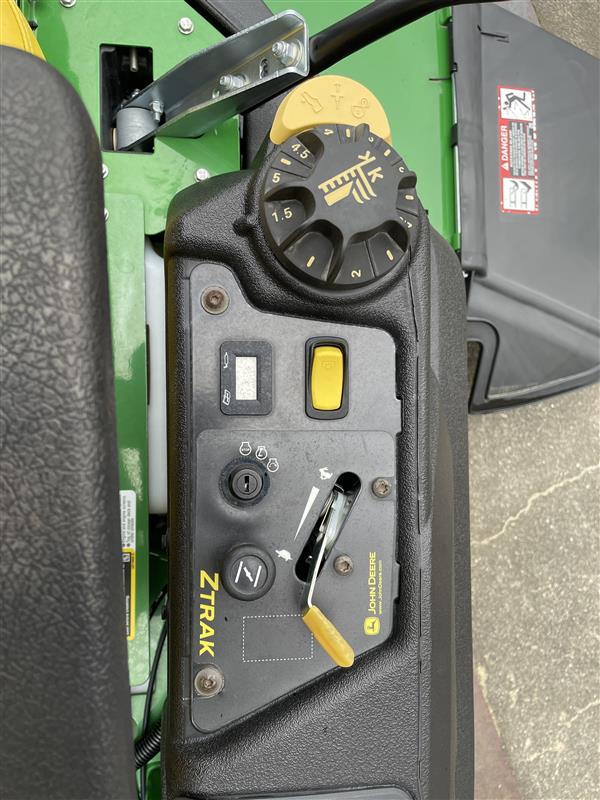 2023 John Deere Z735E