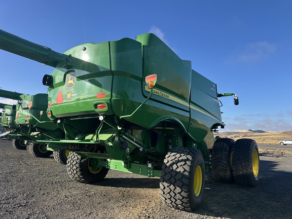 2023 John Deere S790