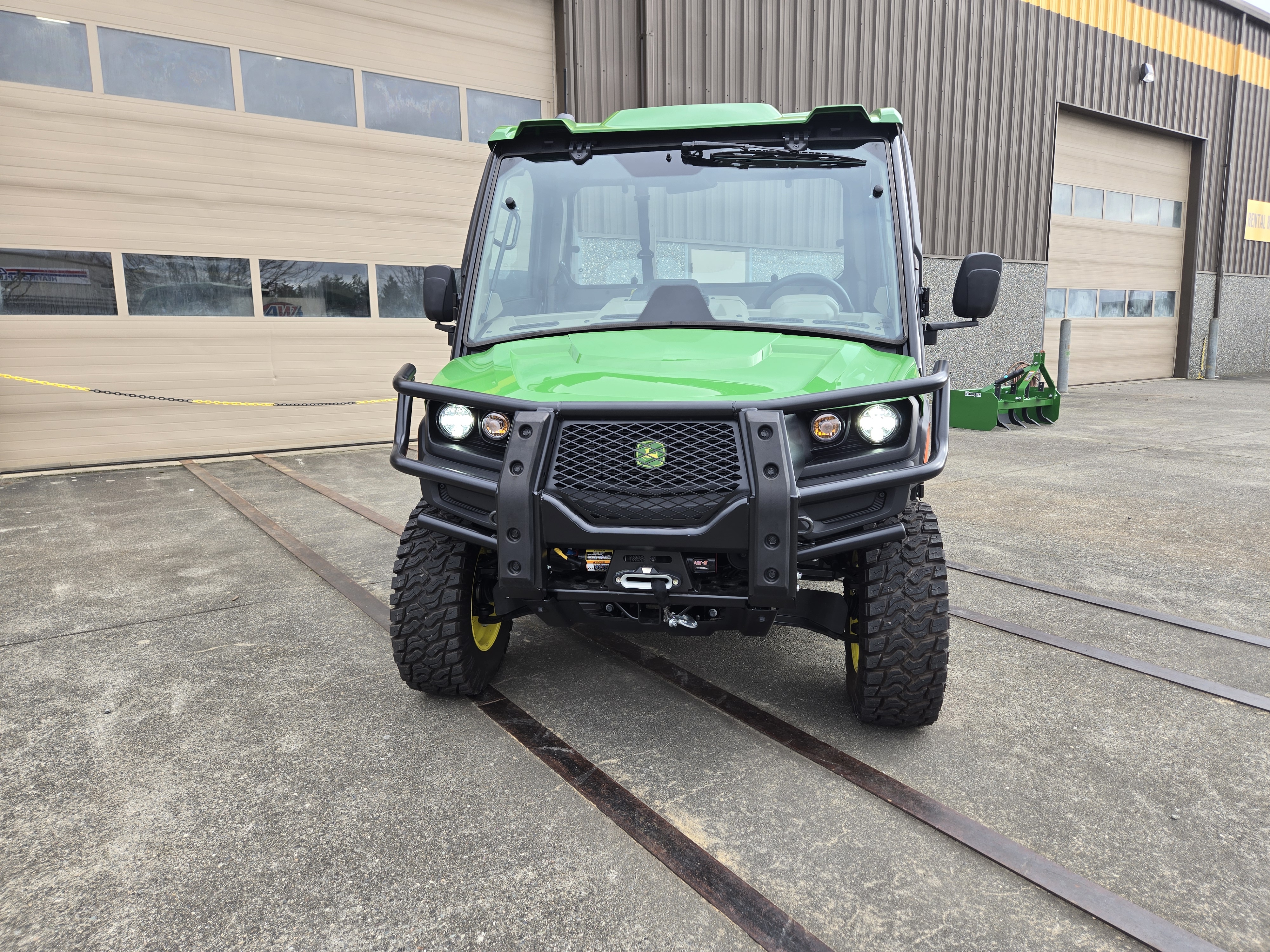 2025 John Deere 845R