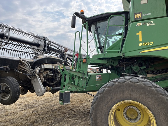 2015 John Deere S690