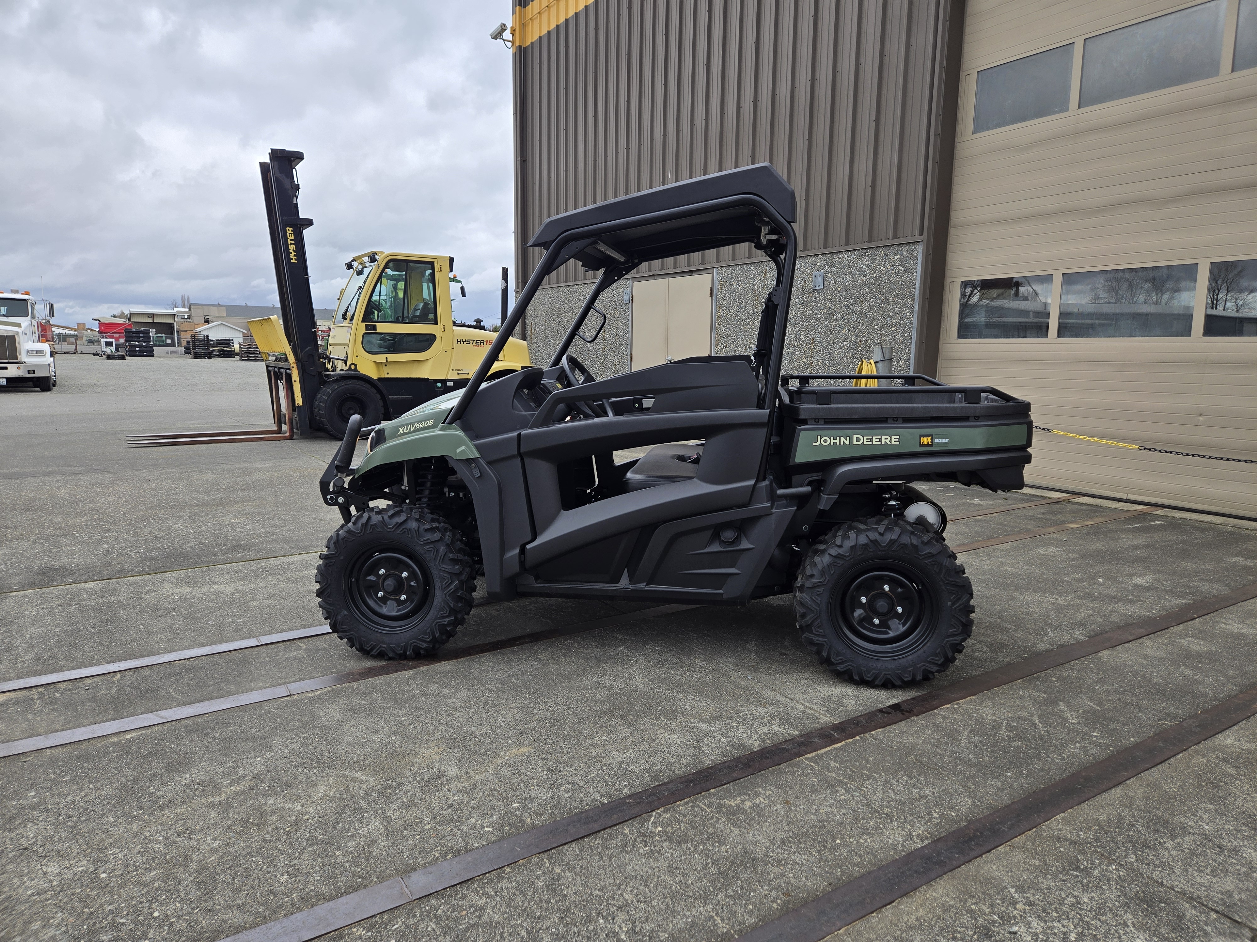 2023 John Deere 590E